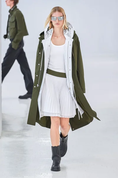 Look 13